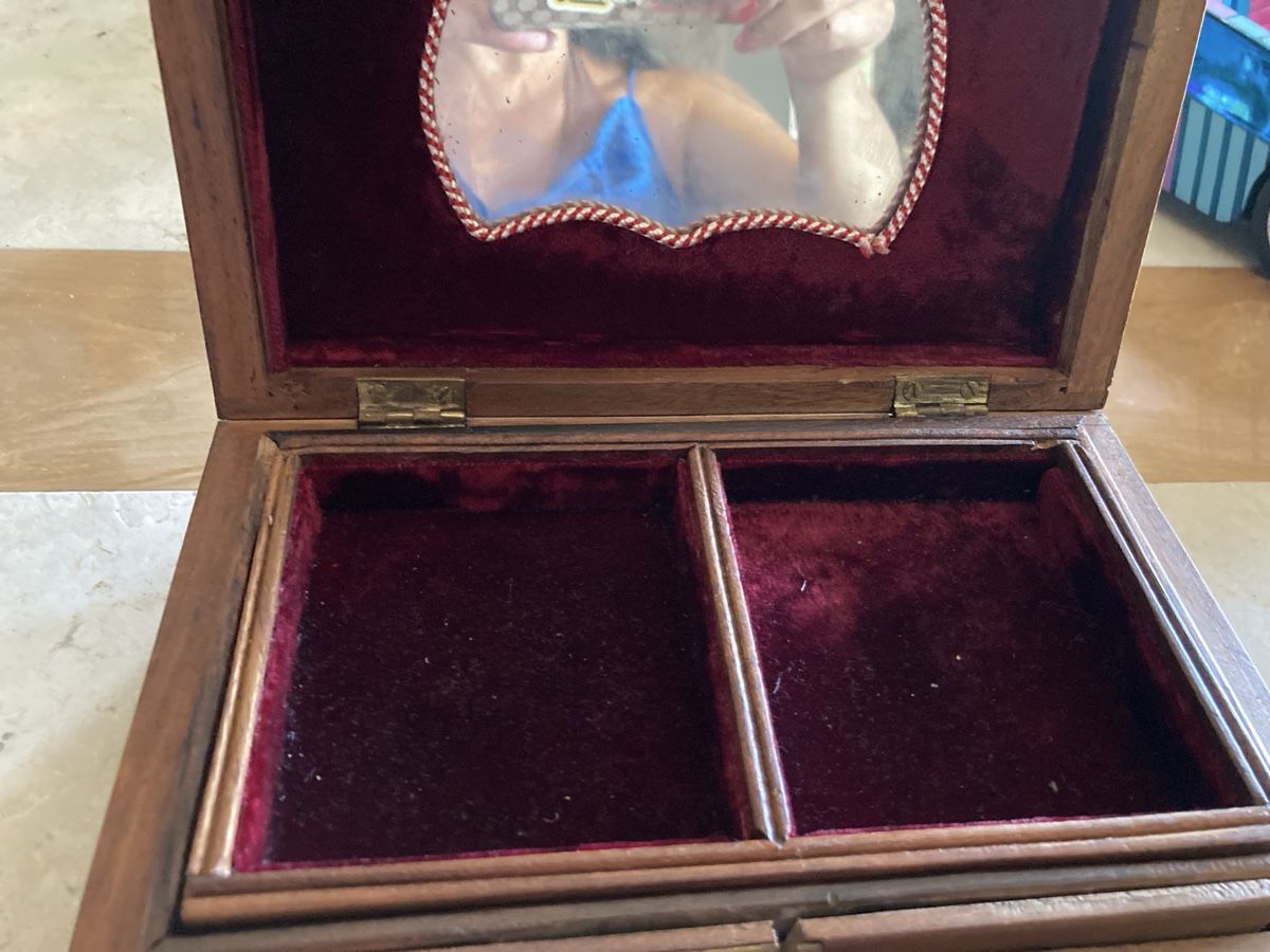 Pots: Coffret à bijoux ancien  – D'occasion à Bursinel par SeveralLives 2