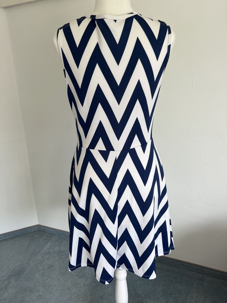 Vestiti: Sommerliches Kleid mit Zickzack Muster, Grösse M – Usato da Oberuzwil venduto da DanaB01 2