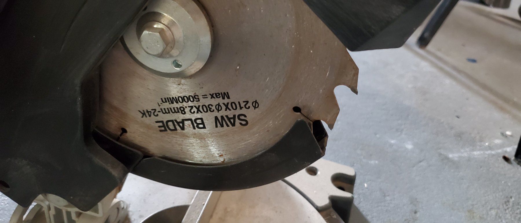 Sägen: Kappsäge Gehrungssäge MATRIX 1200-210 funktionstüchtig – Gebraucht aus Hunzenschwil von Fluz 4
