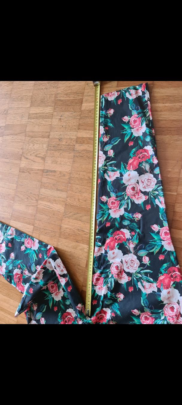 Hosen: Hosen Blumenmuster von MohitoGrösse 38 top – Gebraucht aus Emmenbrücke von gatasalvache 7
