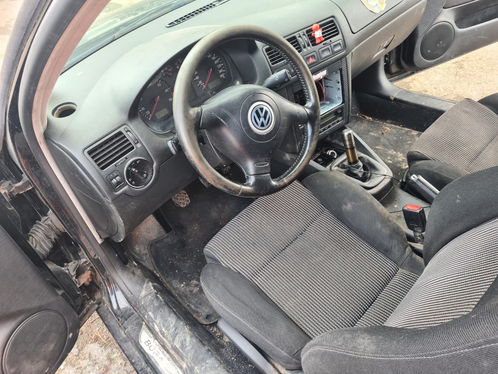 VW Autos: vw bora 2.3L – Gebraucht aus Mastrils von  4