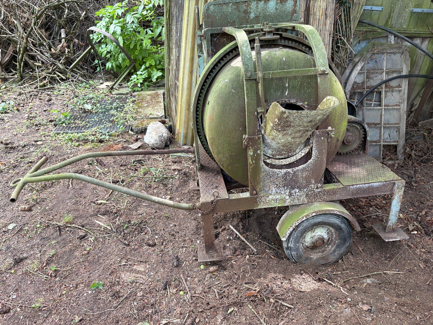 Tutte le macchine: Betonmischer – Usato da Belp venduto da pege.b