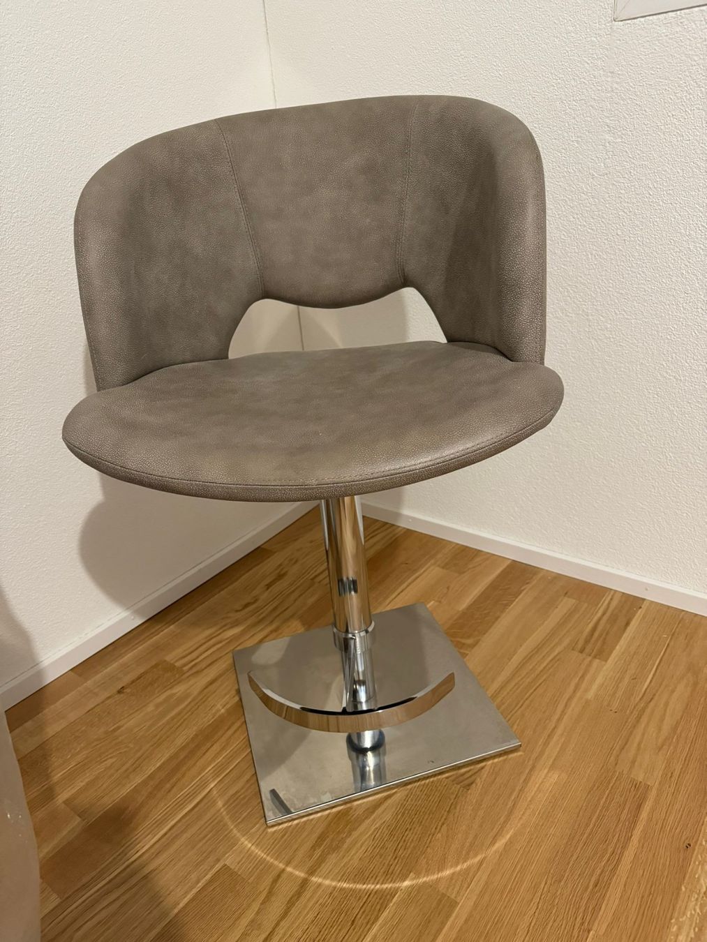 Sgabelli: Chaises tabourets cuir made in Italy – Usato da Oensingen venduto da icl_jmd8