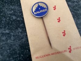 Vintage Anstecknadel "SAURER ARBON“ Metall mit OVP rar
