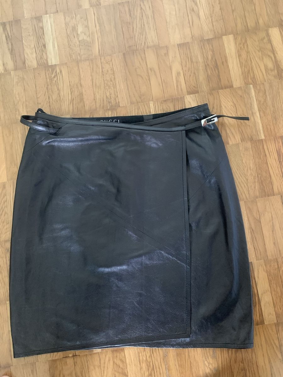 Gonne: Gucci schwarze echtleder jupe – Usato da Zürich venduto da Nikuska32