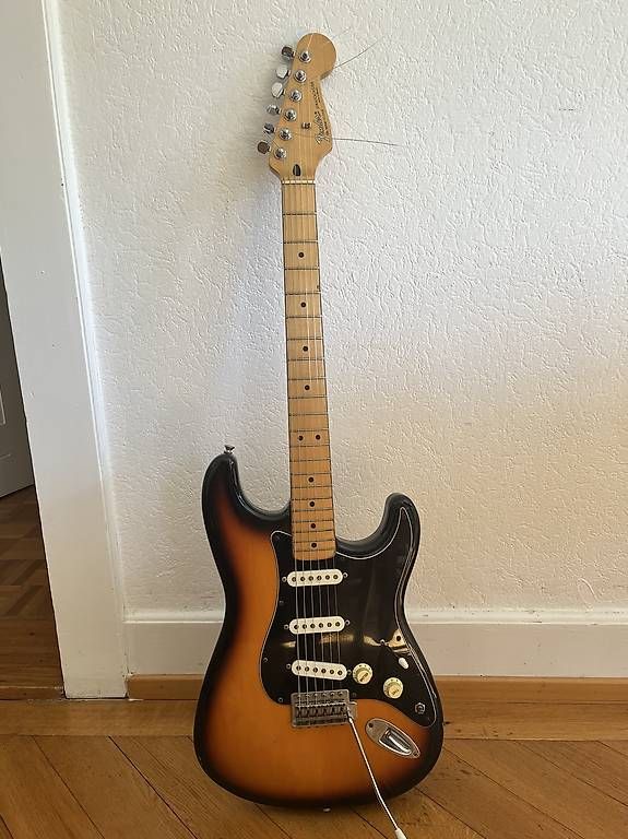 Strumenti musicali: Fender Stratocaster made in Mexico 1994 – Usato da Prilly venduto da iso_8vcz