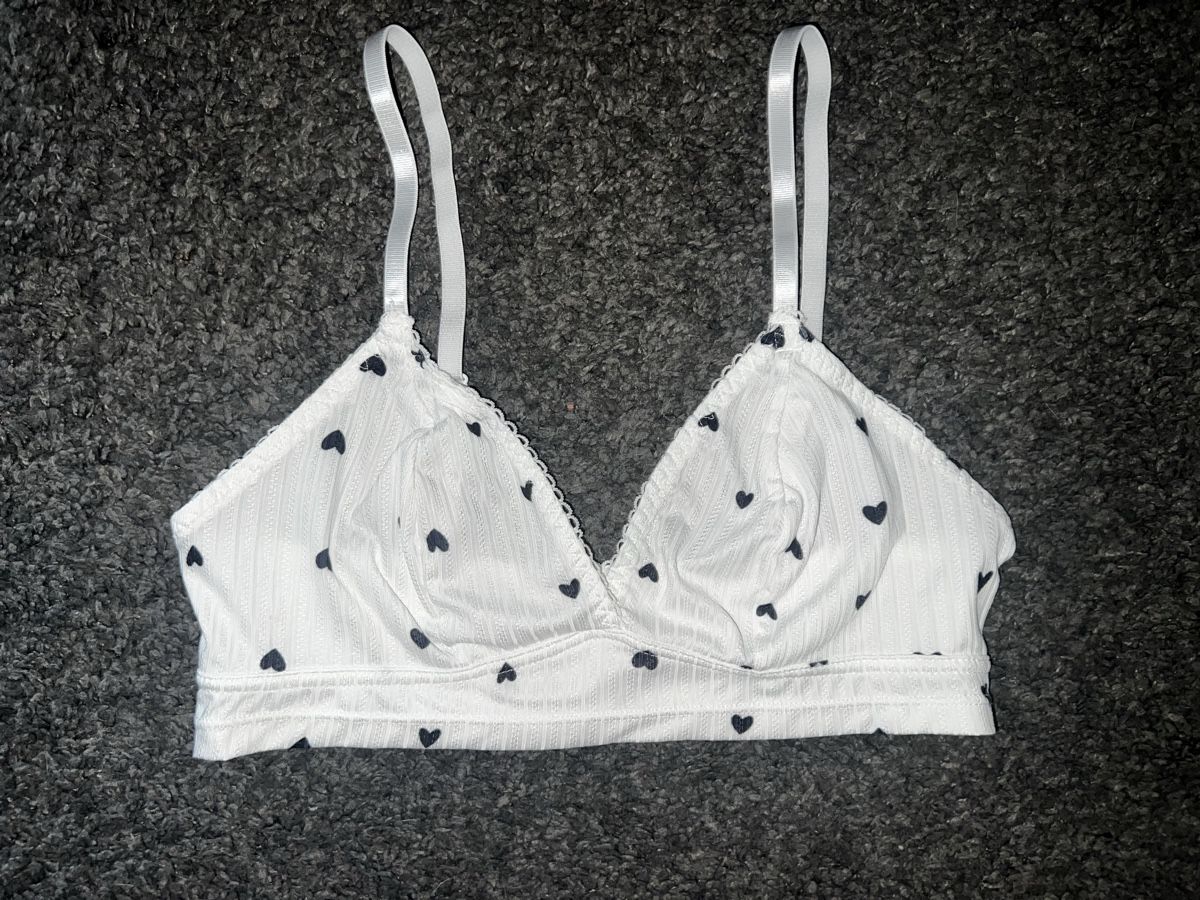 Negligees & Pyjamas: Pyjama Set Damen Weiss Herzchen Gr. M – Neu (gemäss Beschreibung) aus Effretikon von Briga.S. 1