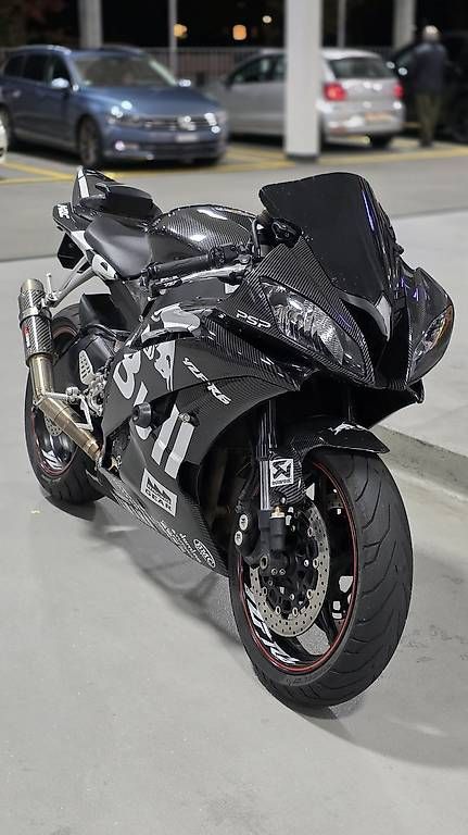 Strada: Yamaha R6 – Usato da Winterthur venduto da luc_7d9j