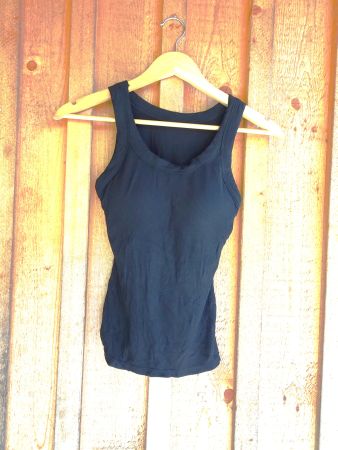 NEUES Top mit gepolstertem Brustbereich Gr. S - 225396