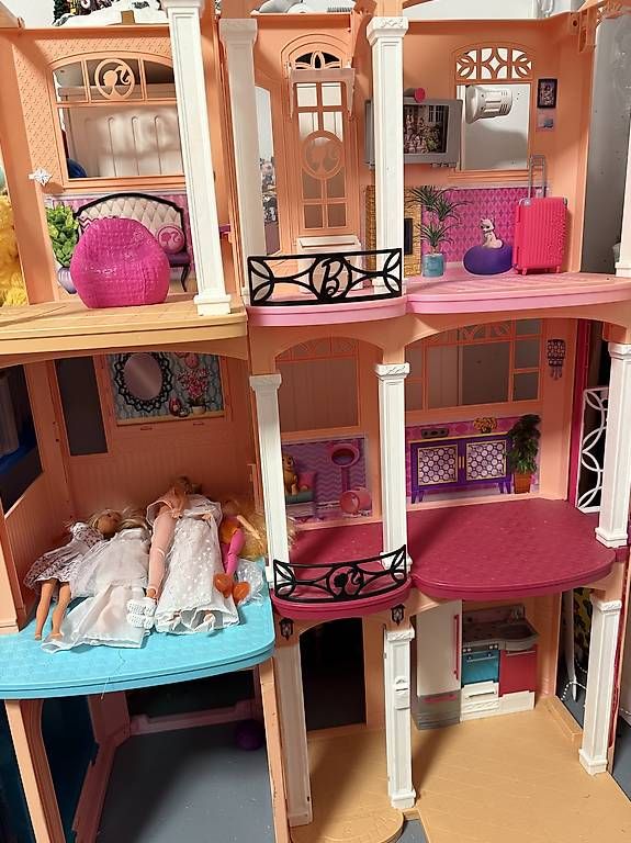 Case e mobili per bambole: Barbie Haus  – Usato da Riehen venduto da IvoC02