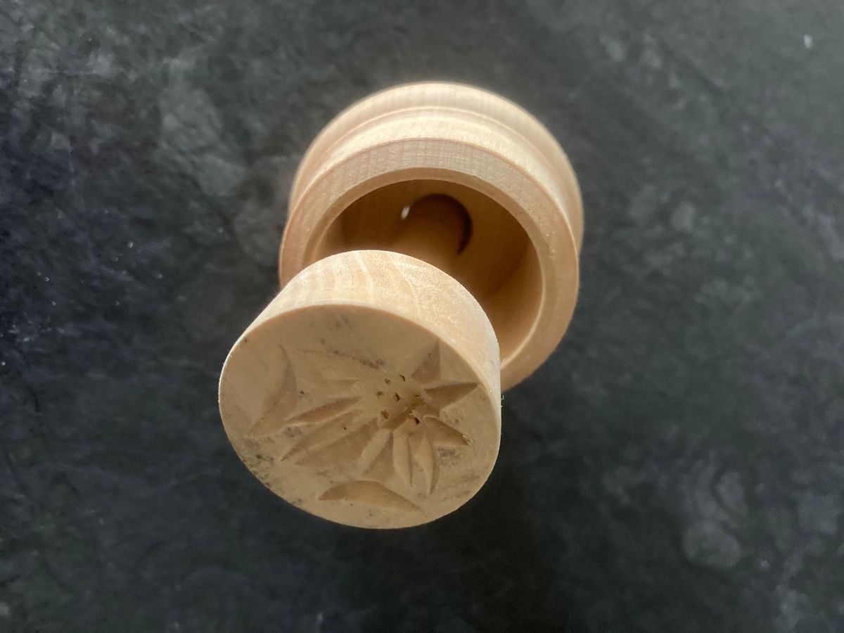 Elettrodomestici da cucina: Holzmodel/Buttermodel, Handarbeit, sehr guter Zustand – Difettoso da Langnau i. E. venduto da Acrjl 1