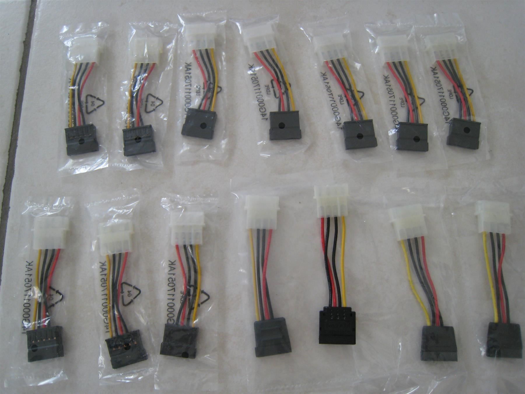 Laufwerke & Adapter: ***** 4Pin Molex Power Adapter – Neu und originalverpackt aus Villaz-St-Pierre von Ubid 1