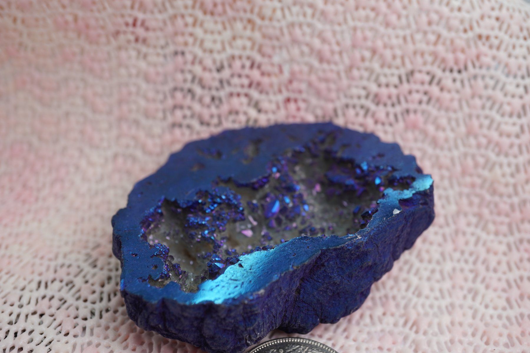 Minerali & Pietre curative: Calcit  Geode   Blau Eingefärbt  Irisierend  7cm – Nuovo e nell'imballaggio originale da Eschenbach venduto da Fengg 2