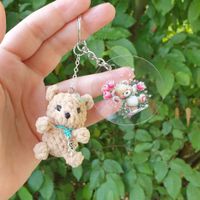 Schlüsselanhänger mit  Amigurumi Bär   Blumen