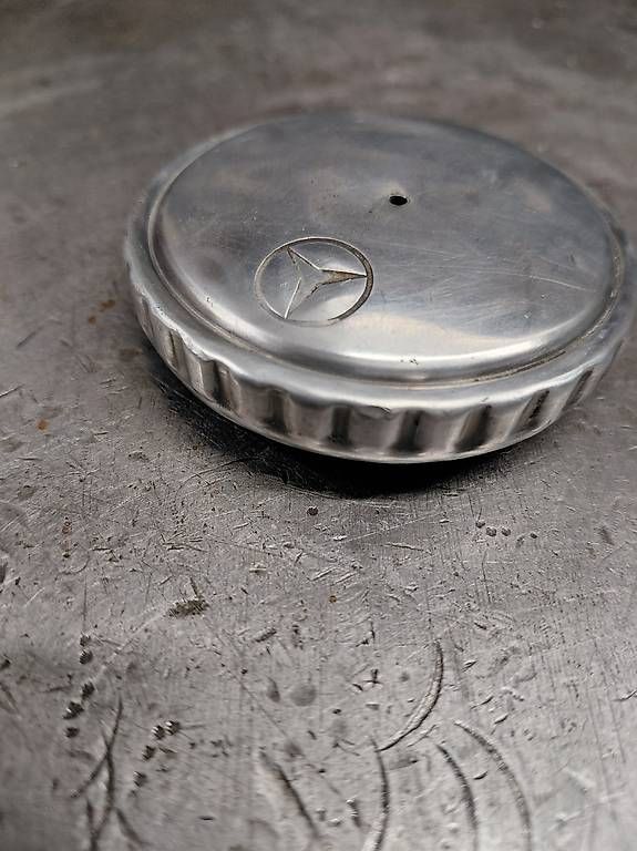 Tutti pezzi di ricambio auto: Tankdeckel, orig. 190SL früh – Usato da Gretzenbach venduto da rudiko 2