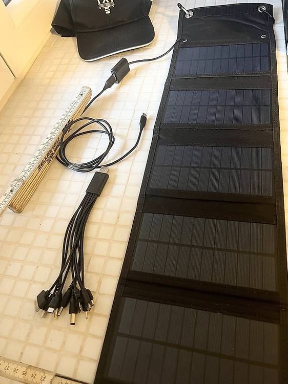 Dispositivi a energia solare: Panneaux solaires portables 18cm x 11.5 cm – Usato da Colombier VD venduto da Xzbit 4