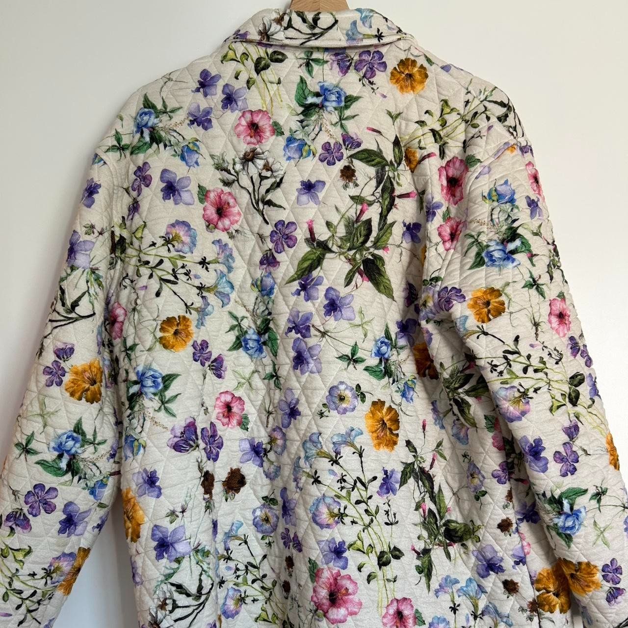 Guess Jacken: Guess Übergangsjacke mit Blumenmuster – Gebraucht aus Weingarten-Kalth von beaniethrift 2