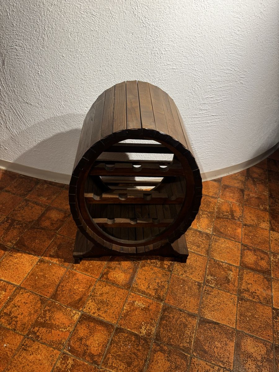 Scaffali: Rustikale Fass-Weinregale aus Holz – Usato da Lohn-Ammannsegg venduto da Eichenbuz 2