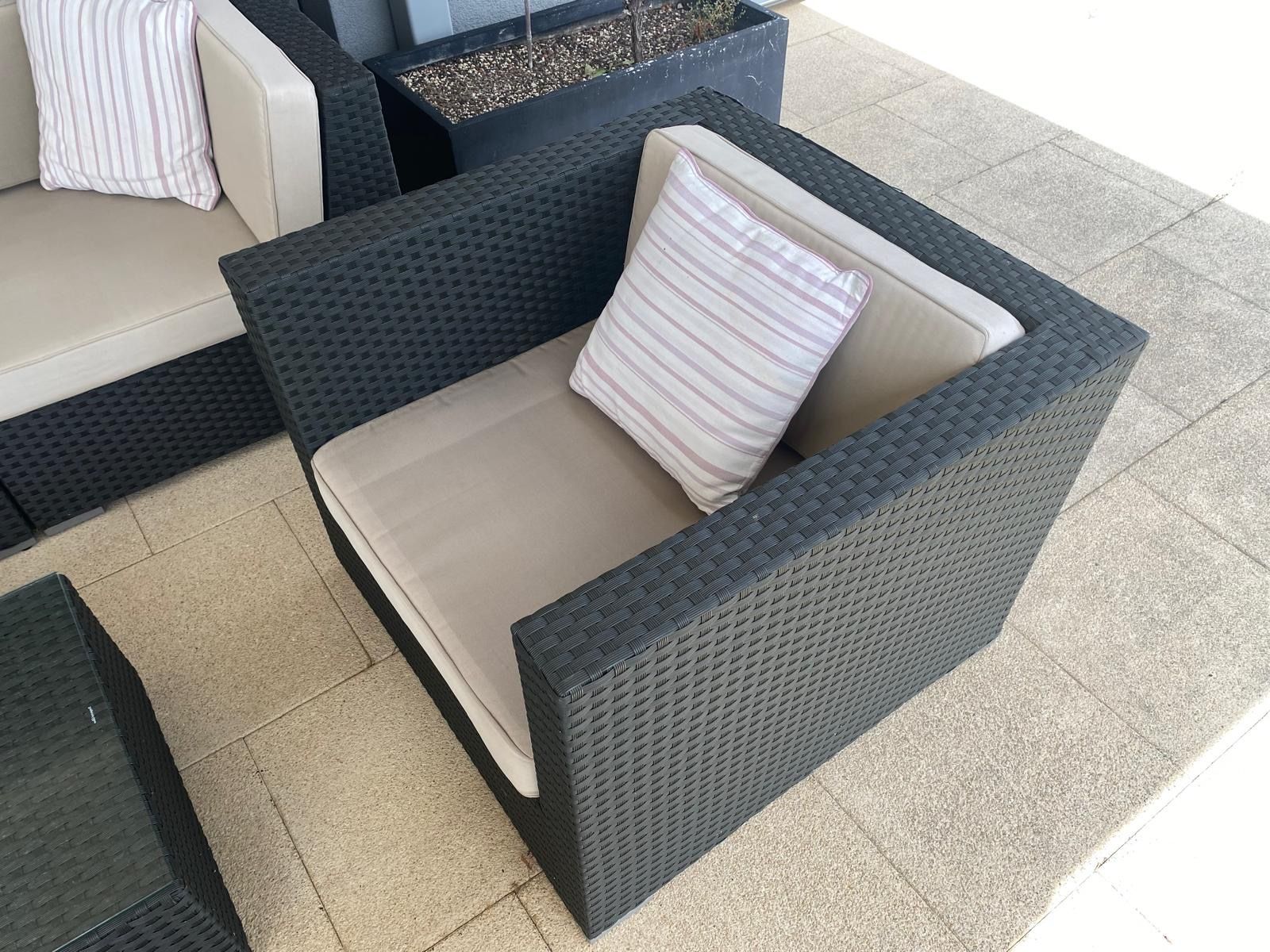Viplounge Sofas: Outdoor Lounge schwarz/ grau – D'occasion à Eschenbach SG par uhe_xrk8 3