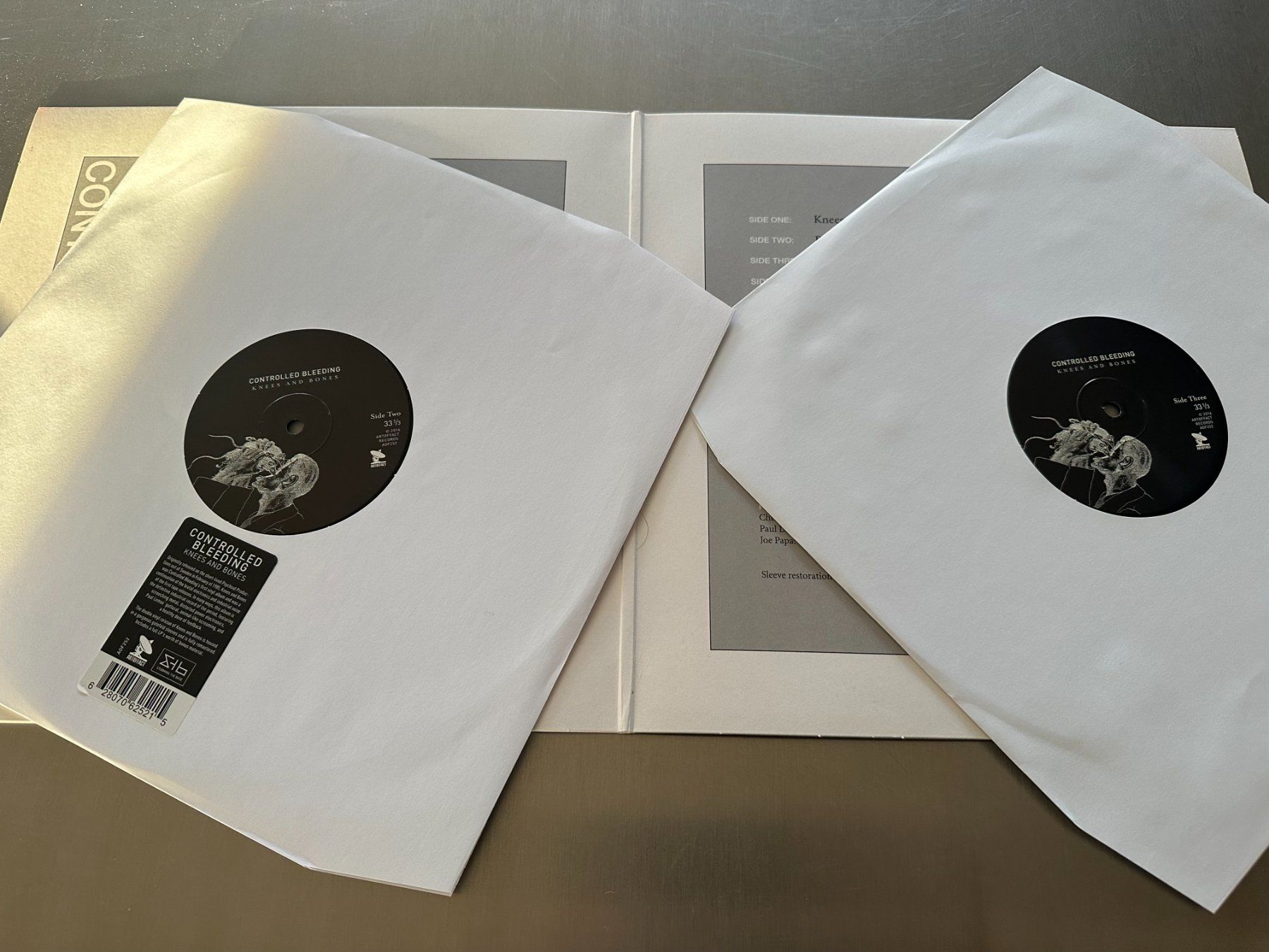 Dischi in vinile: CONTROLLED BLEEDING 2LPS KNEES AND BONES - INDUSTRIAL – Nuovo (secondo la descrizione) da Sion venduto da jaipur1401 3