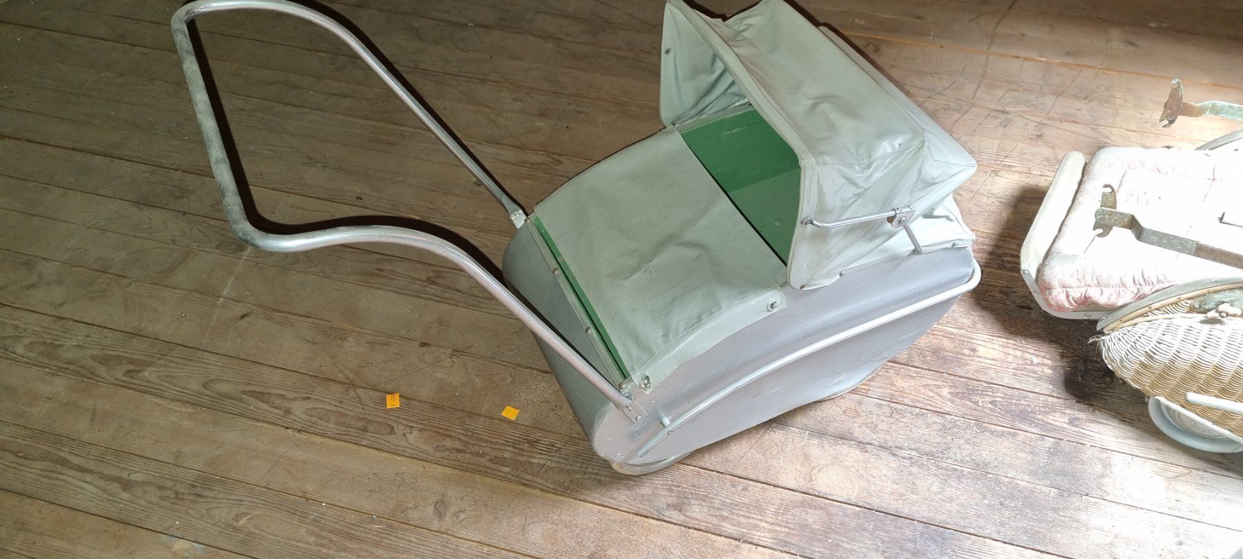 Carrozzine per bambole: Kinder- Puppenwagen antik – Usato da Ittigen venduto da Schaefli03 2
