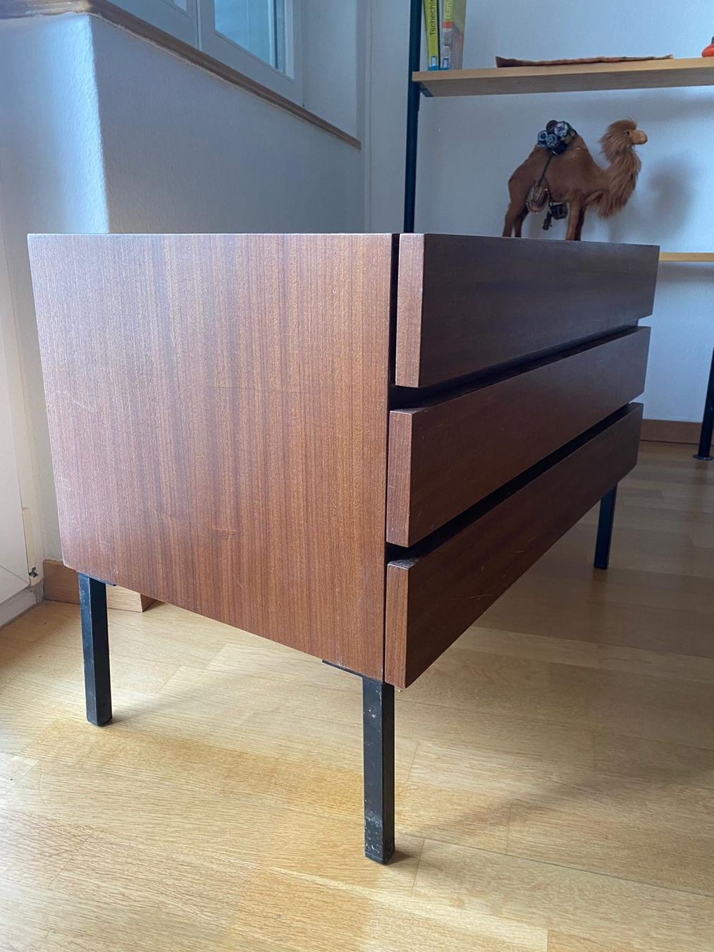 Kommoden: Vintage Kommode mit 3 Schubladen – Gebraucht aus Schlieren von  2