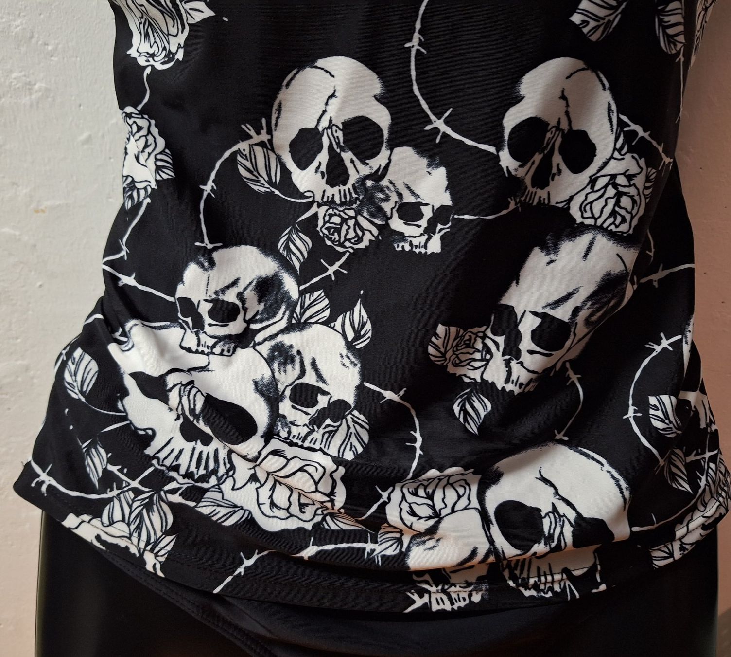 Costumi da bagno & Bikini: Skull Badekleid / EMP Grösse L / Neckholder schwarz – Usato da Muri AG venduto da Edlerweiss 2