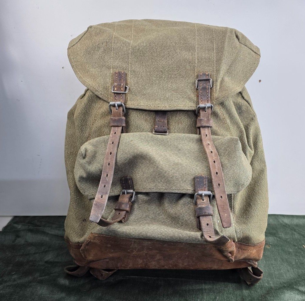 Schweizer Armee Zaini: Schweizer Armee Rucksack – Canvas & Leder – Usato da Flums venduto da Flumsantik