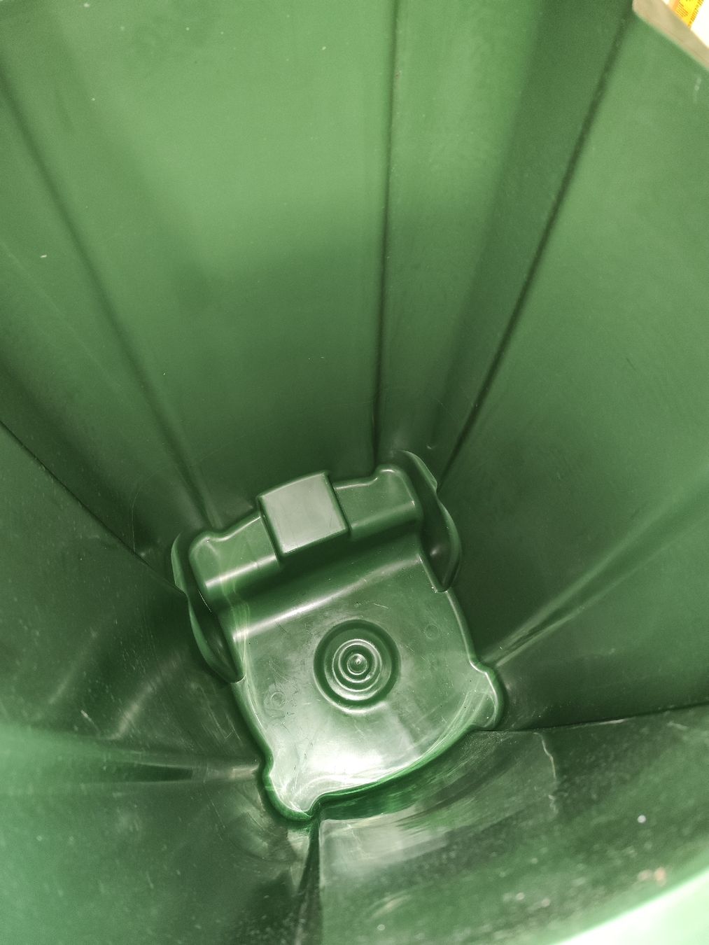Altro per Ufficio & Commercio: Faserplast Rollabfallbehälter grün 240 l 109 cm – Usato da Kriens venduto da Xonox 6