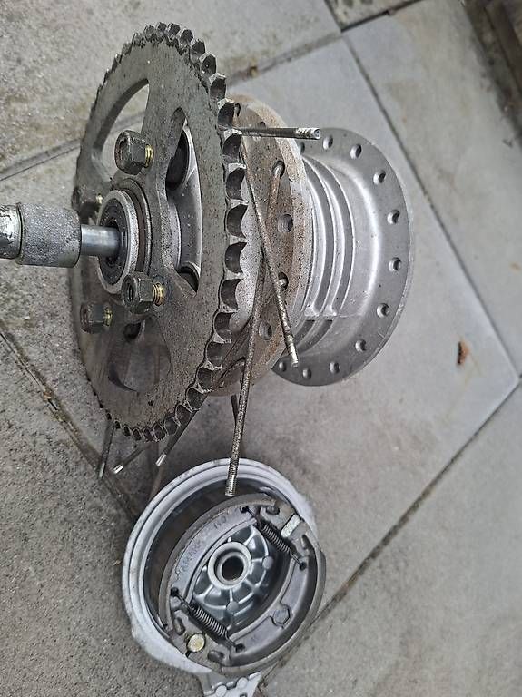 Alle Motorradersatzteile: SR 125 Hinterrad Nabe Komp. – Gebraucht aus Sevelen von huebflieger