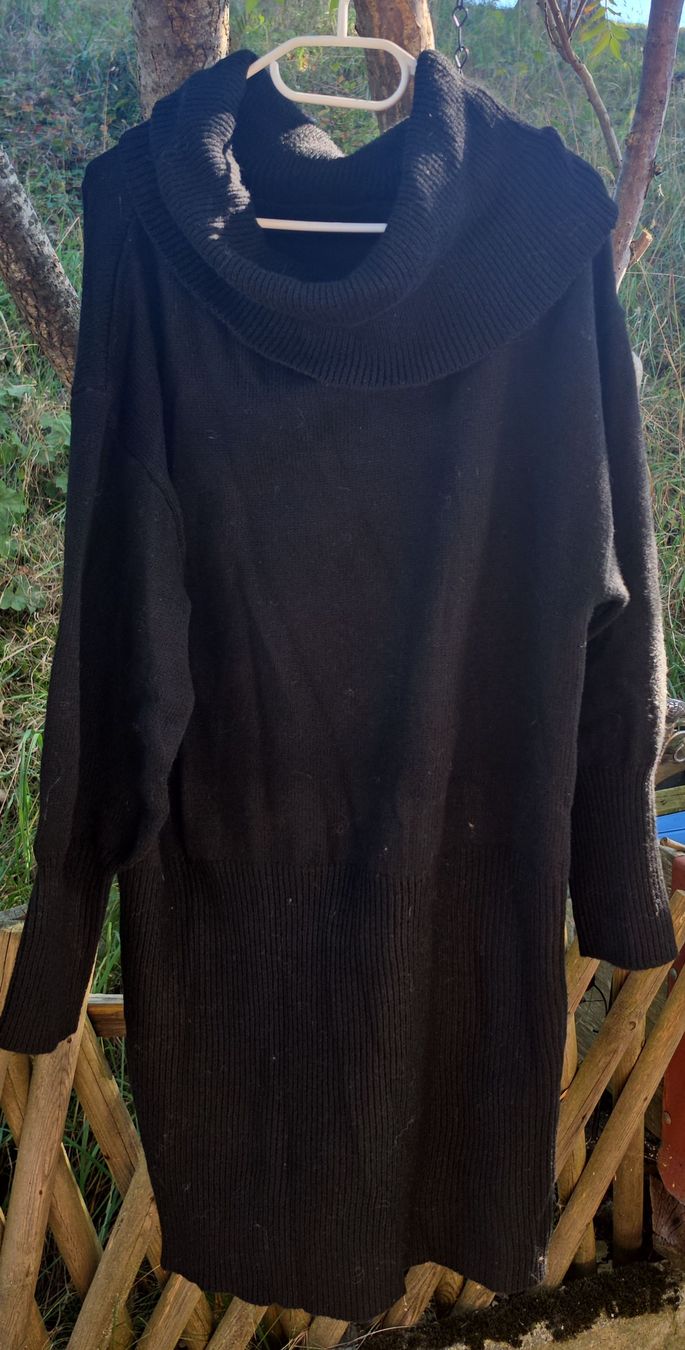 Pullover & Sweatshirts: Pull long col roulé noir taille 52 – Gebraucht aus Reconvilier von mulan22