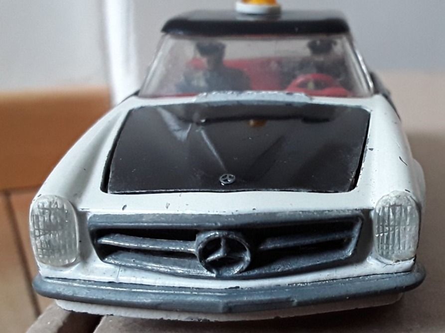2 Voitures Miniatures 1/43 : Mercedes ML 320 Police Et Mercedes 230 SL Roadster - Occasion - Altaya