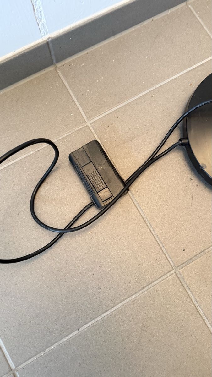 Lampade: Schwarze Stehlampe, dimmbar, – Usato da Brüttisellen venduto da ELM2019 2