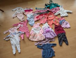 Großes Paket mit Kleidung für Mädchen Größe 62-68