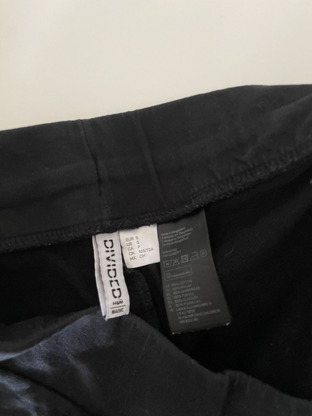 H&M Pantaloni: H&M - Bequeme Shorts, S – Usato da St Gallen venduto da Giidi 3