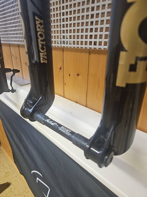 Pezzi di ricambio: Fox factory 34 LT grip X 130mm – Usato da Einsiedeln venduto da RomanB. 4