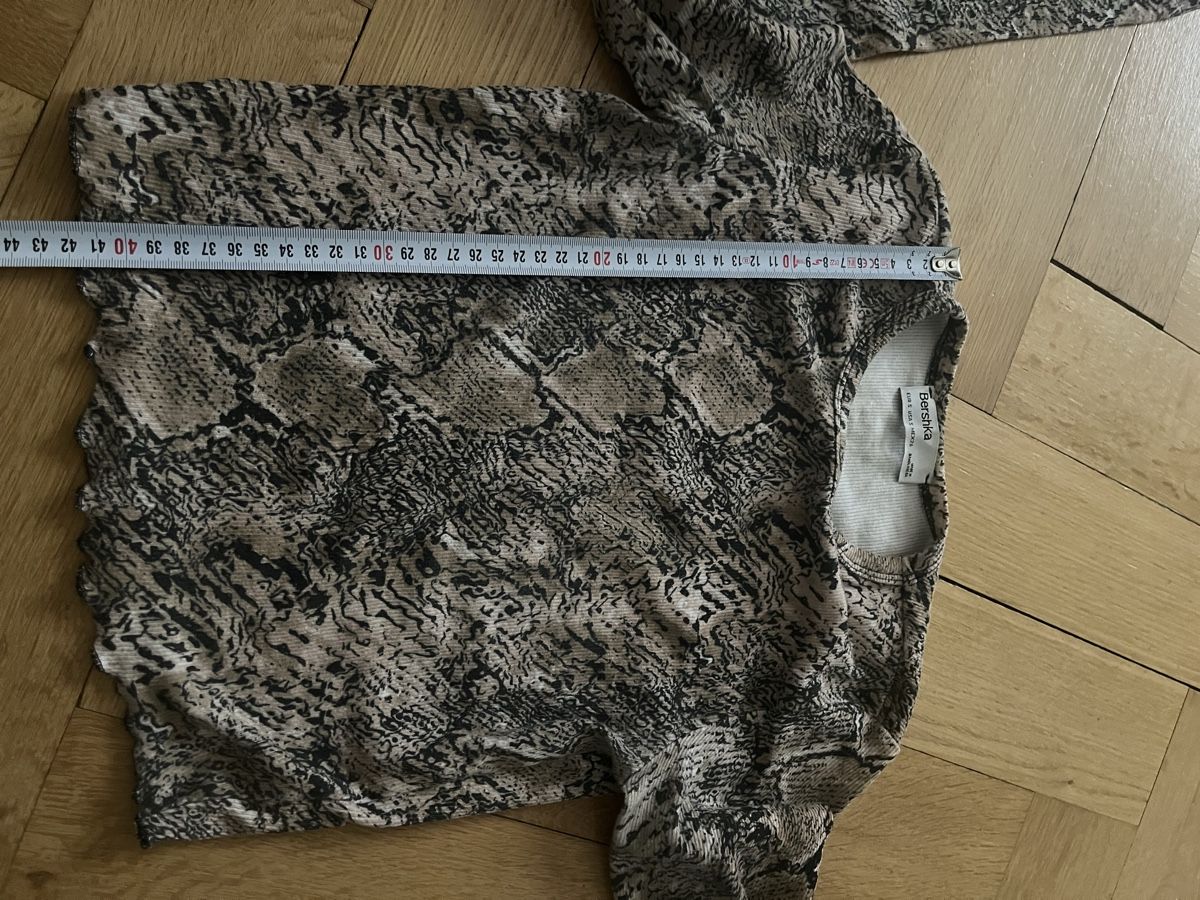 Lotti di vestiti: Bershka Oberteil Schlangenprint mit Hose  – Nuovo (secondo la descrizione) da Olten venduto da sae_82z2 7