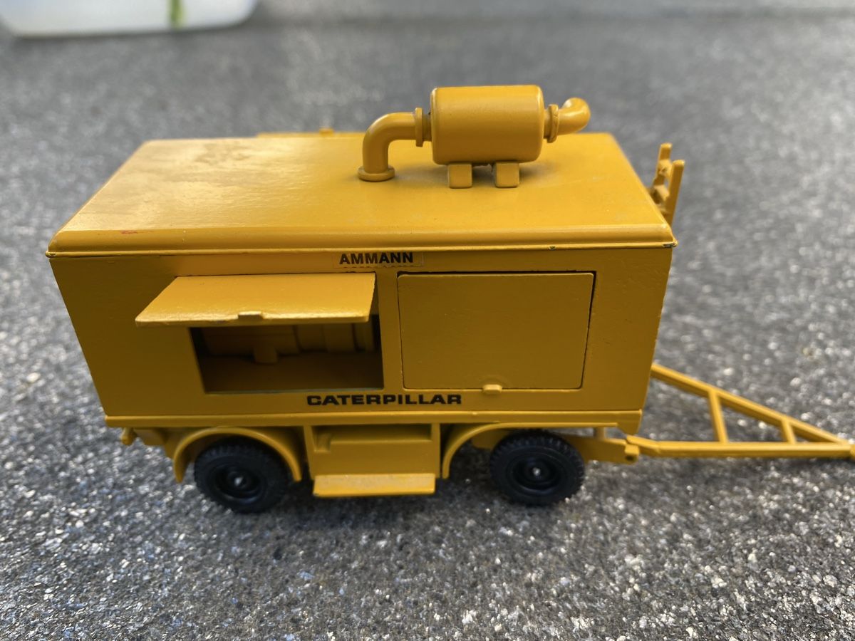 Caterpillar Kit di modellismo & Modellini statici: Modell Generator Set Caterpillar, Masstab 1:50 – Usato da Arch venduto da UrsusC46