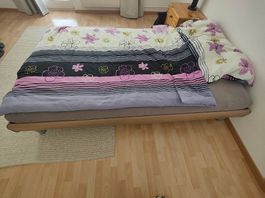 Bett ohne Matratze (120x200)