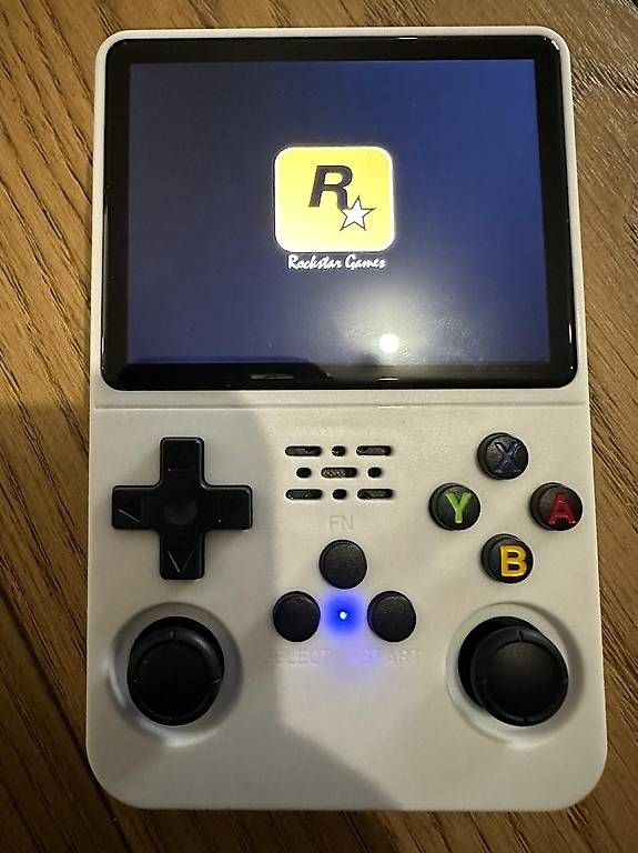 Console: Console R36S – Nuovo e nell'imballaggio originale da Châtel St Denis venduto da kel_bhn8 3