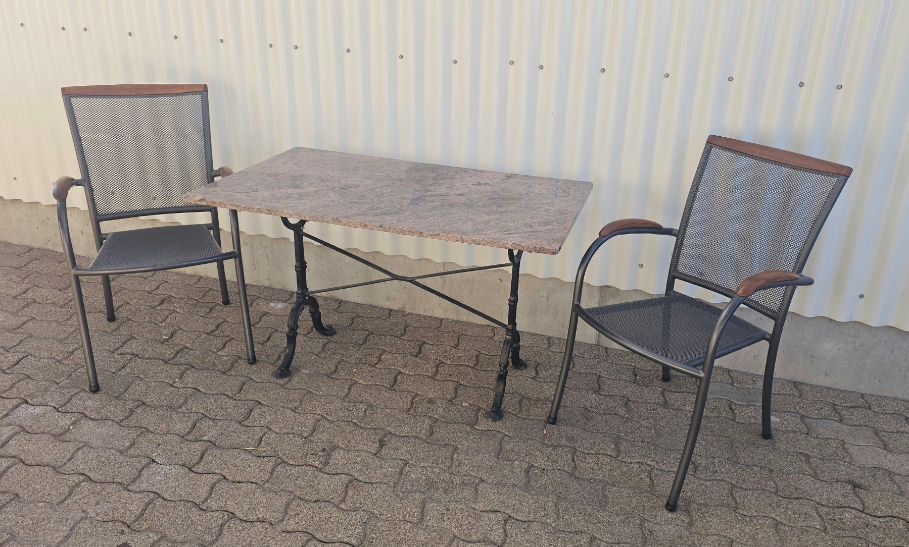 Tavoli: Granittisch mit 2 Stühlen – Usato da Etzgen venduto da juj_b678 2