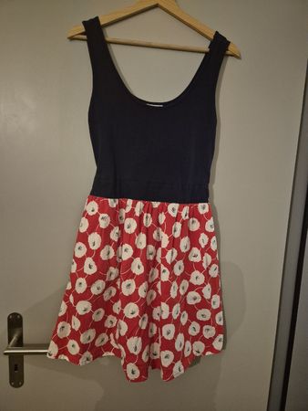 Sommerliches Kleid mit Blumenmuster, Grösse S