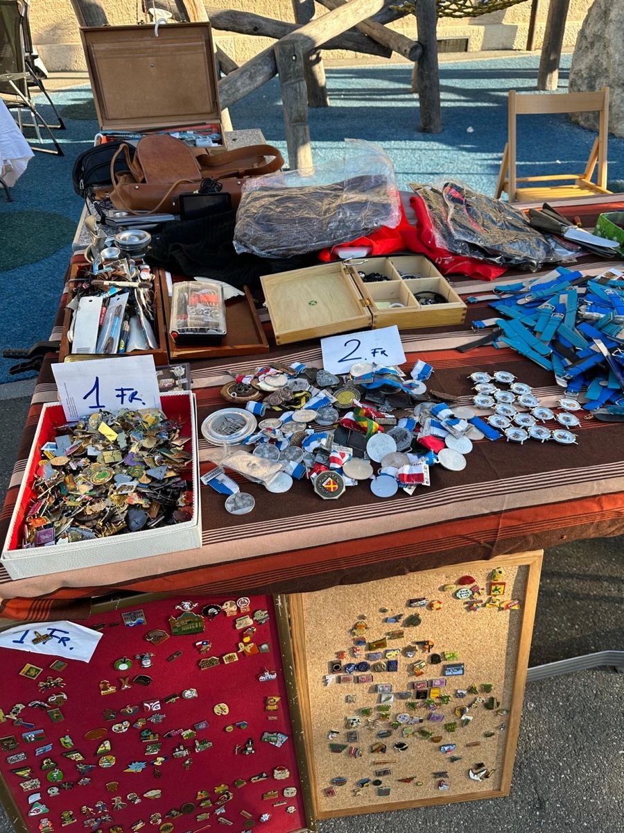 Tutti gli attrezzi: Alle Ware auf dem Flohmarktstand – Usato da Münchenstein venduto da Furki22 1