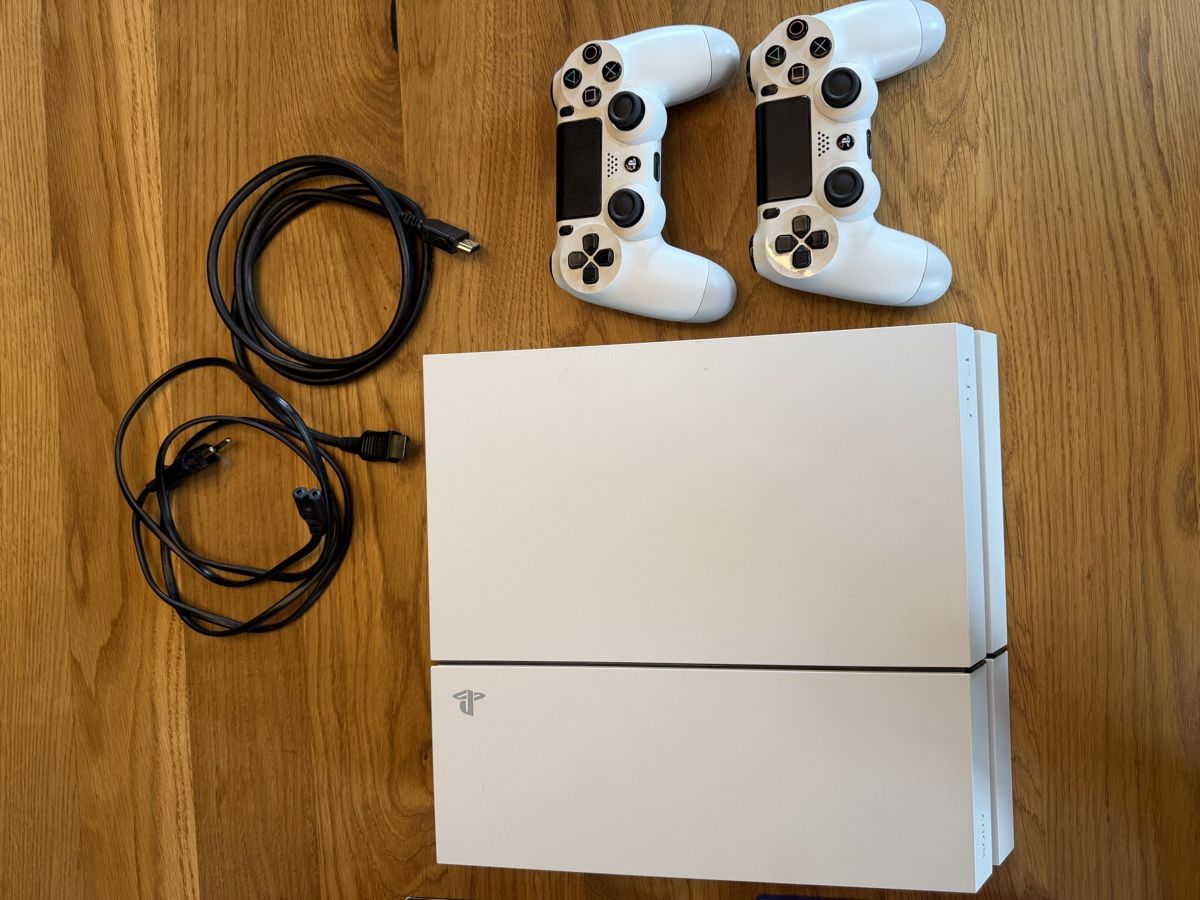 Sony Consoles: Playstation 4 – D'occasion à Frauenkappelen par www_b6k8 1