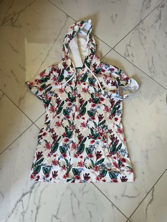 Sweat/ haut à capuche,  Armloses Jäckchen mit Kaputze