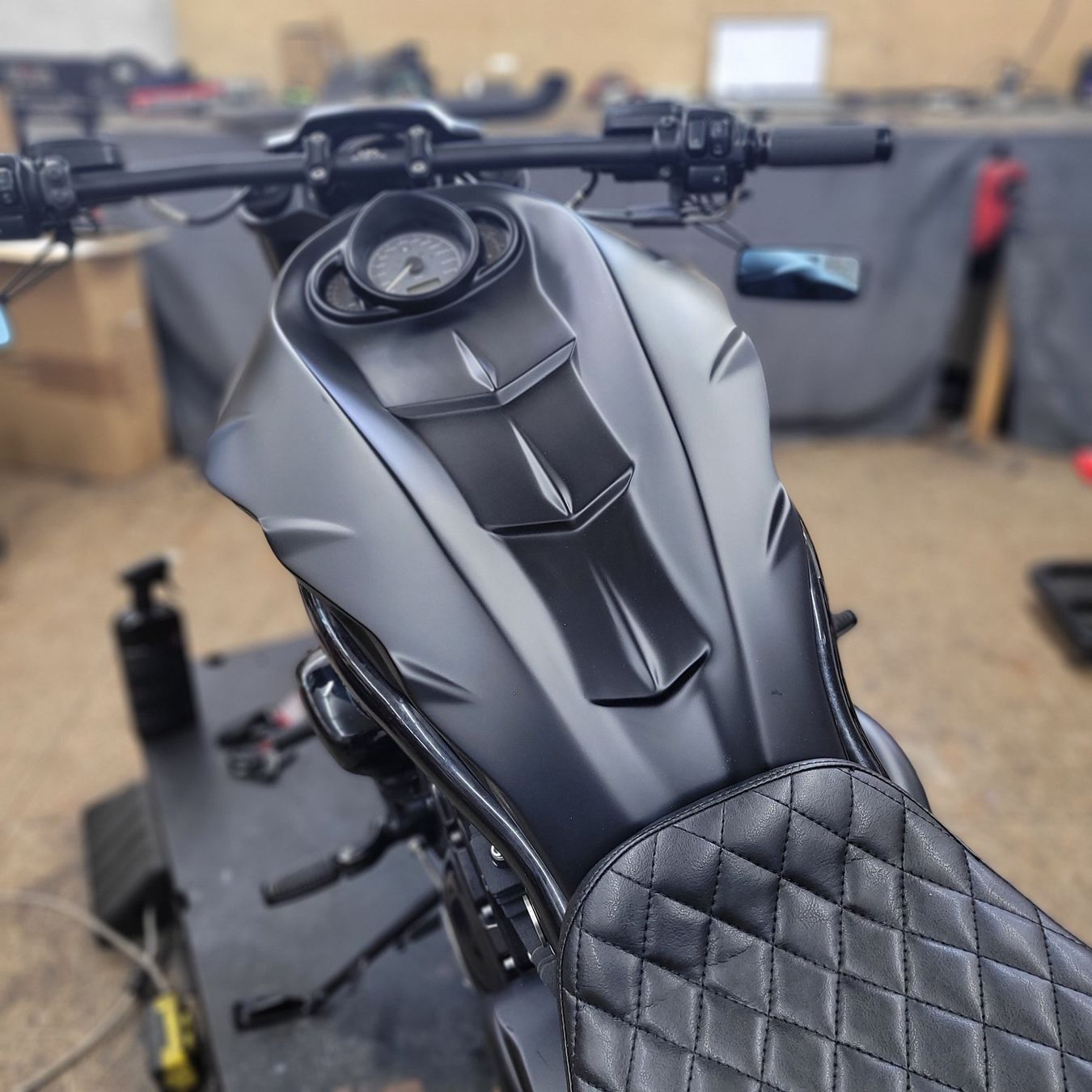 Verkleidungen & Rahmen: Airbox Harley Davidson V-Rod / Night Rod – Gebraucht aus Safenwil von  5