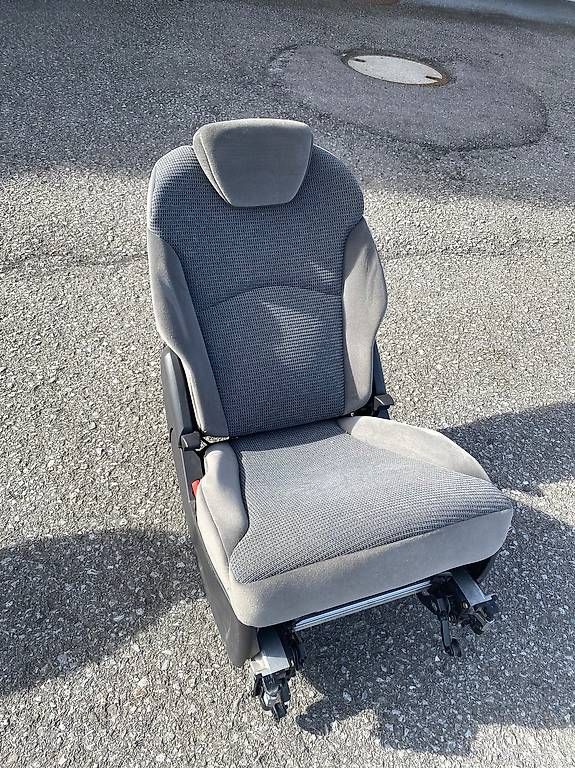 Seggiolini per auto: Autositz zu Van Peugeot 807 – Usato da Gross venduto da Rocks1 1