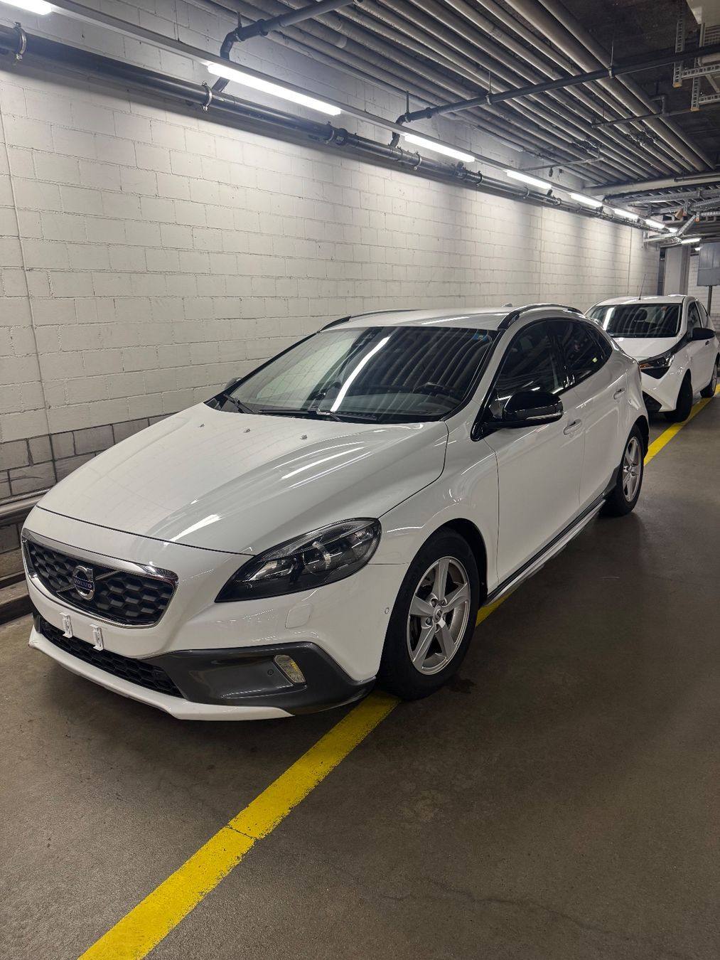 Volvo Automobili: Volvo V40 CC T5 AWD – Usato da Münchenstein venduto da krigu01