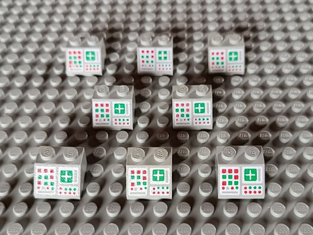 Lego Kit di costruzioni: LEGO - 8x Slope Computer Panel - 3039p34 – Usato da Muhen venduto da Legoholic
