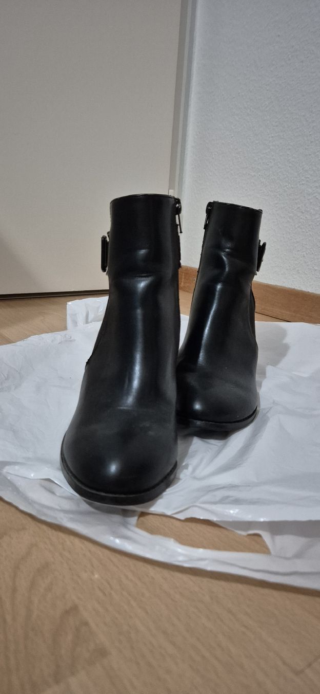 Scarpe da donna: Bottines noires à talons(8cm), taille 39 – Usato da Tafers venduto da lau_q59x 1